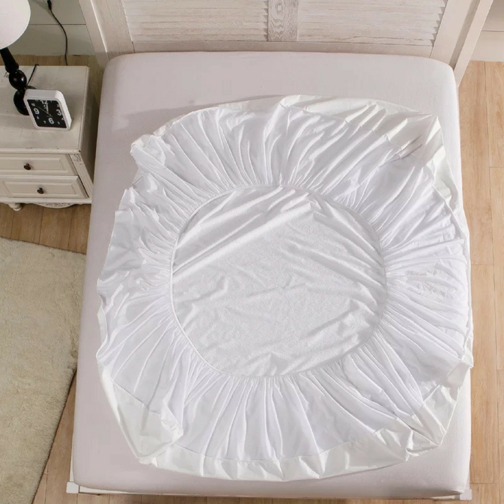 Terry polyester Waterproof Mattress Protector In White Color With Elastic Fitting