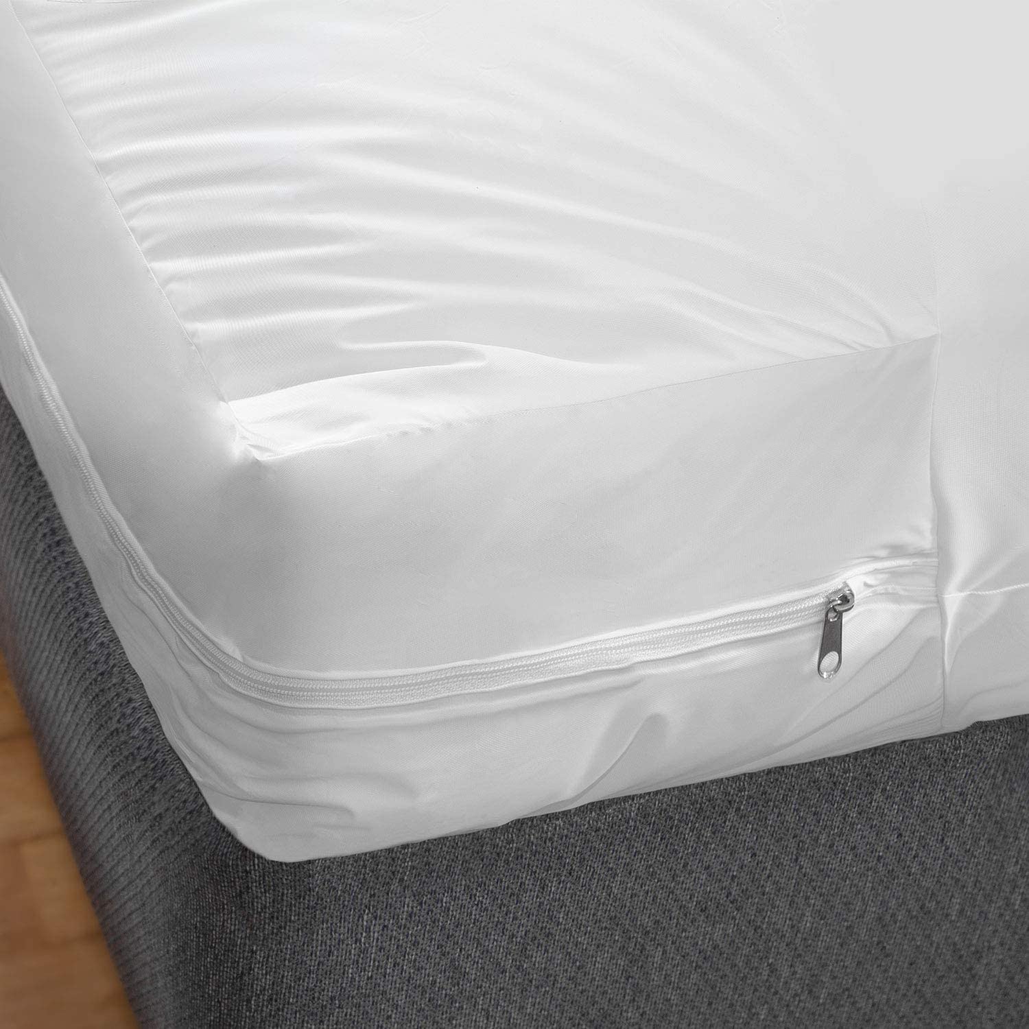 Terry Cotton Waterproof Mattress Protector In White Color With Zipper