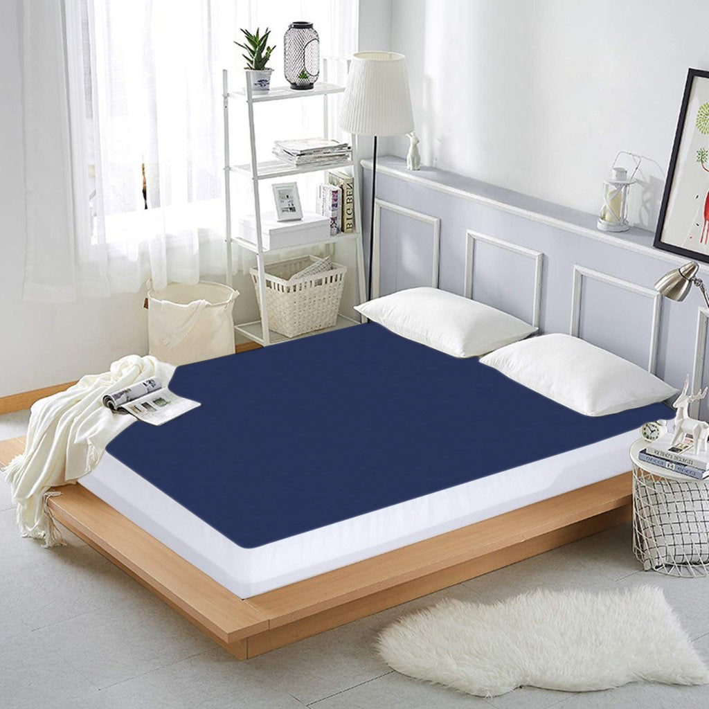 Terry polyester Waterproof Mattress Protector In Blue Color With Elastic Fitting